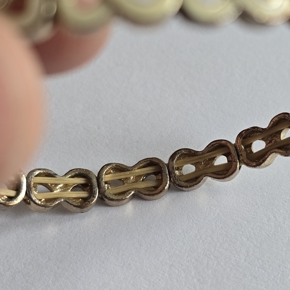 Infinity symbol bracelet stretch cream ivory colored enamel gold tone - Picture 7 of 11